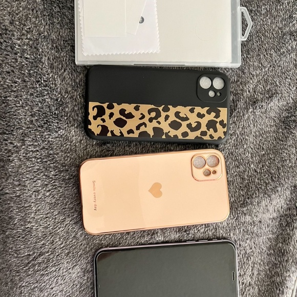 Purple iPhone 11 - Picture 4 of 4